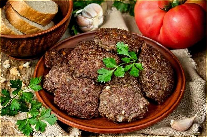 Вкусные рецепты из говяжьей печени: диетические блюда для здорового питания — паштет, печеночный торт, оладьи, котлеты, салаты